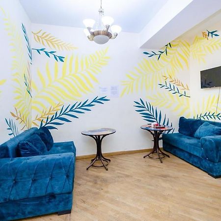Areva Hostel & Apartment エレバン エクステリア 写真