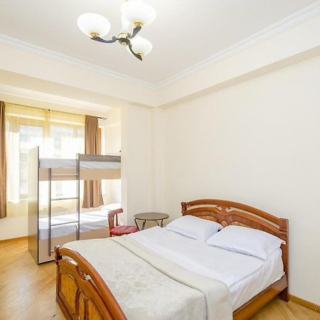 Areva Hostel & Apartment エレバン エクステリア 写真