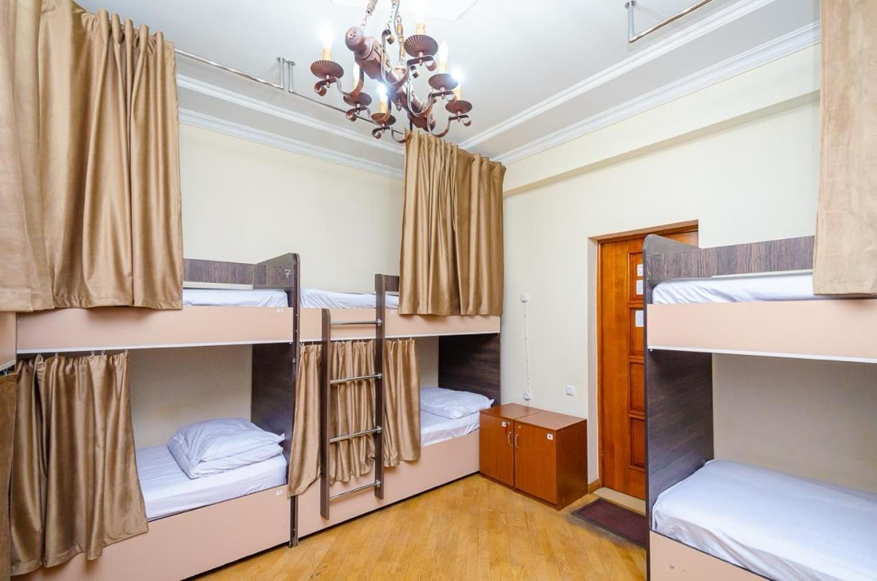 Areva Hostel & Apartment エレバン エクステリア 写真