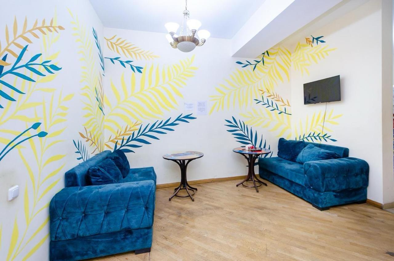 Areva Hostel & Apartment エレバン エクステリア 写真