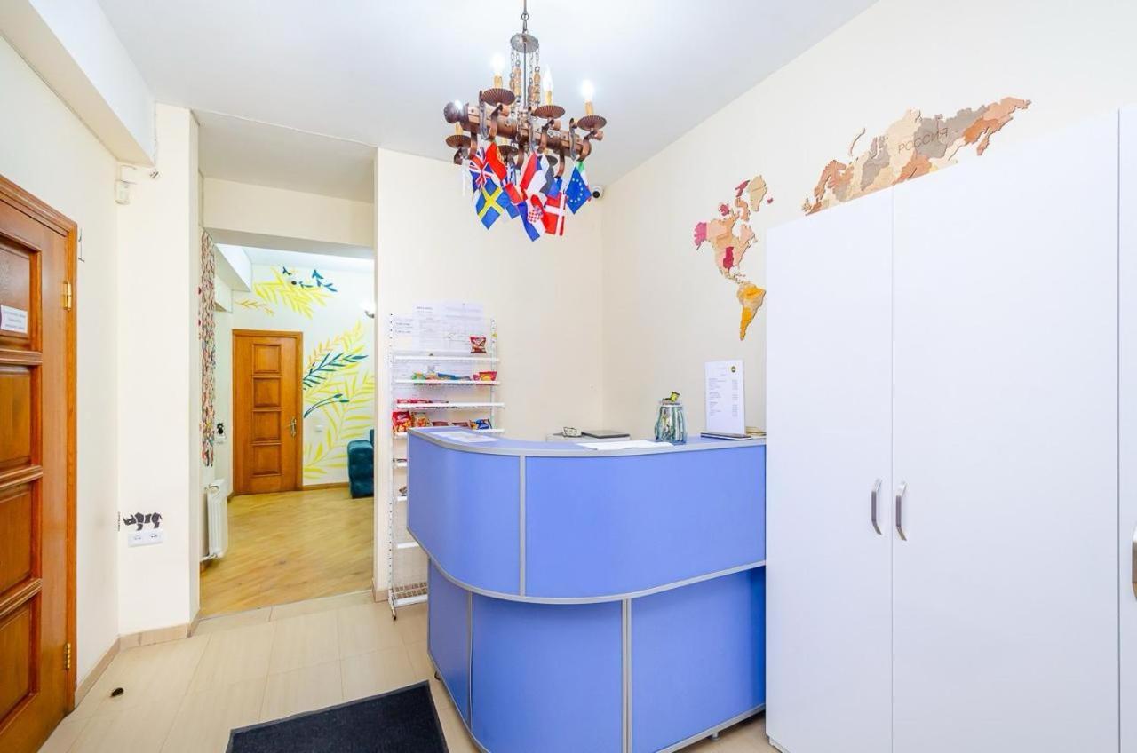 Areva Hostel & Apartment エレバン エクステリア 写真