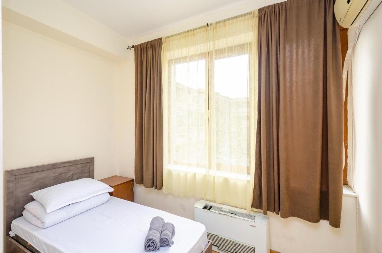 Areva Hostel & Apartment エレバン エクステリア 写真