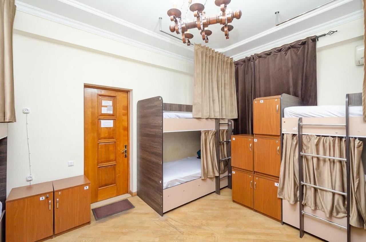 Areva Hostel & Apartment エレバン エクステリア 写真