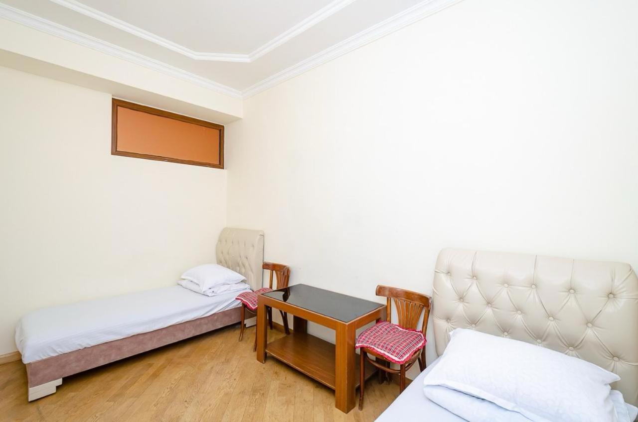 Areva Hostel & Apartment エレバン エクステリア 写真