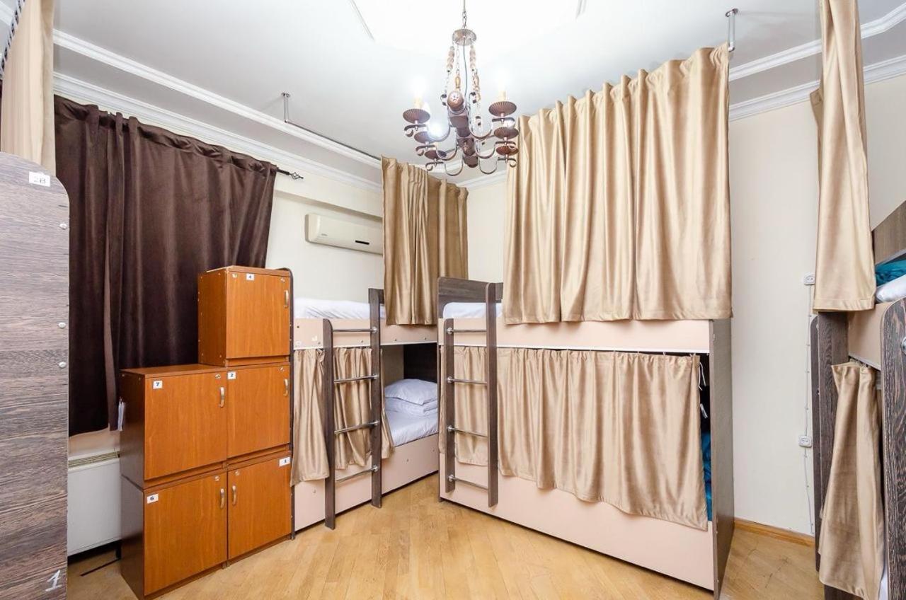 Areva Hostel & Apartment エレバン エクステリア 写真