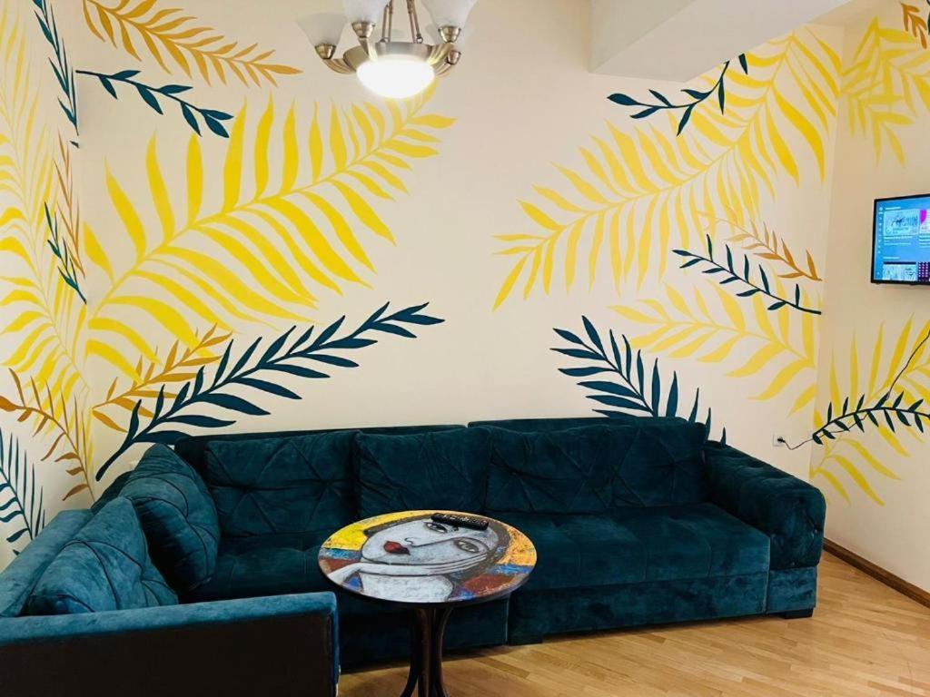 Areva Hostel & Apartment エレバン エクステリア 写真